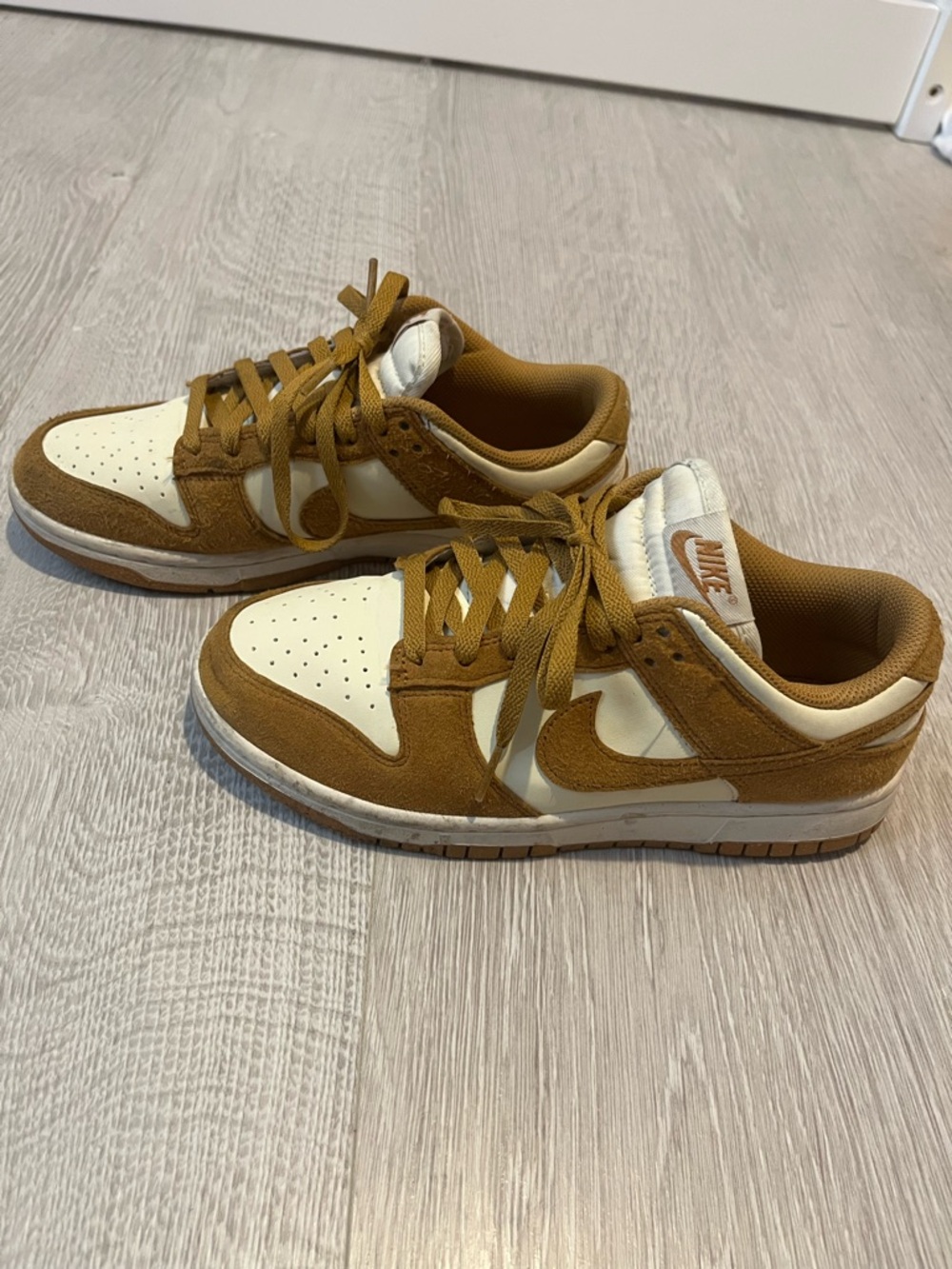 Mustard / Tan / cream Nike dunks men size 7.5